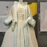 米沢織のウェディングドレス